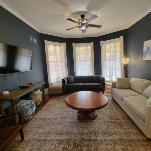 Historic Escape in Mansion Row - Sleeps 12! in New Albany, USA