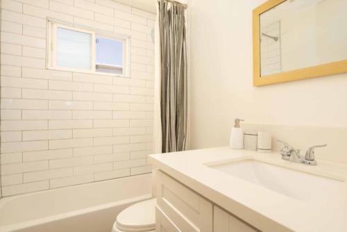 Amazing 3BR Home near Hollywood DTLA in Los Angeles, USA