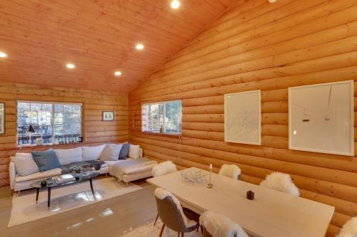 Big Bear Lake Home with Sauna, Grill, and Hot Tub! in Big Bear Lake, USA
