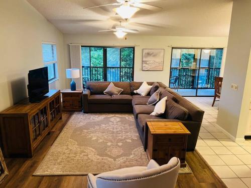 Private Retreat Under Oak Canopy in St. Augustine, USA
