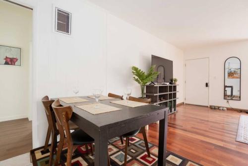 Delightful 2BR Home near Hollywood DTLA in Los Angeles, USA