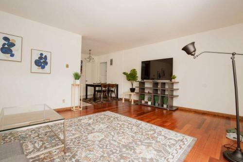 Delightful 2BR Home near Hollywood DTLA in Los Angeles, USA