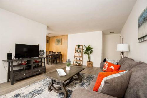 Cozy 1BR Home near Hollywood DTLA in Los Angeles, USA