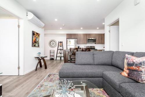 Balcony 2BR 2B in Heart of K Town N in Los Angeles, USA