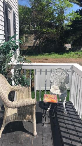 cozy room with private bathroom in Staten Island