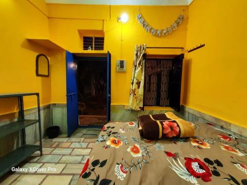 Small Double Room image 8