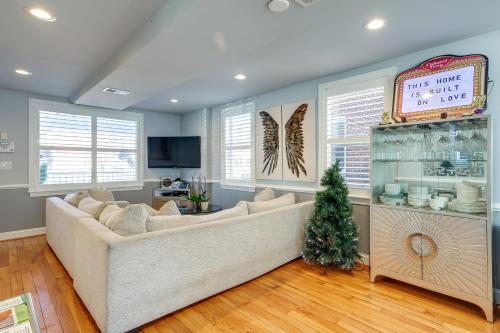 Hot Tub and Rooftop Game Room Unique Home in DC Hot Tub and Rooftop Game Room Unique Home in DC