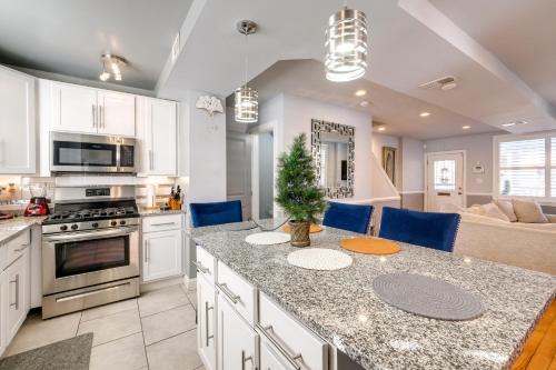 Hot Tub and Rooftop Game Room Unique Home in DC Hot Tub and Rooftop Game Room Unique Home in DC