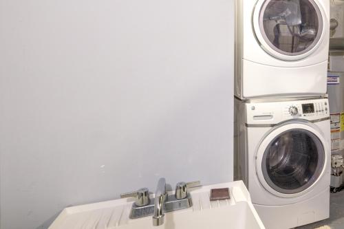 Hot Tub and Rooftop Game Room Unique Home in DC Hot Tub and Rooftop Game Room Unique Home in DC