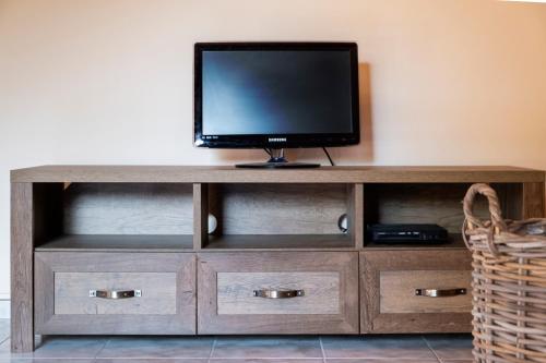 Herakles House - Close to ancient sites near Nafplio. Spacious. Equipped for all-year-round comfort. Herakles House - Close to ancient sites near Nafplio. Spacious. Equipped for all-year-round comfort.