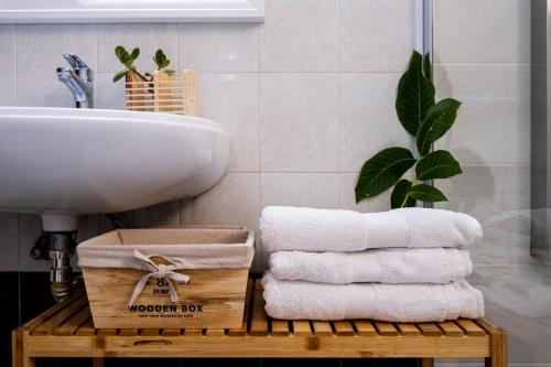 Herakles House - Close to ancient sites near Nafplio. Spacious. Equipped for all-year-round comfort. Herakles House - Close to ancient sites near Nafplio. Spacious. Equipped for all-year-round comfort.