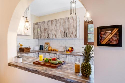 Herakles House - Close to ancient sites near Nafplio. Spacious. Equipped for all-year-round comfort. Herakles House - Close to ancient sites near Nafplio. Spacious. Equipped for all-year-round comfort.