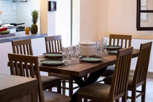 Herakles House - Close to ancient sites near Nafplio. Spacious. Equipped for all-year-round comfort. Herakles House - Close to ancient sites near Nafplio. Spacious. Equipped for all-year-round comfort.