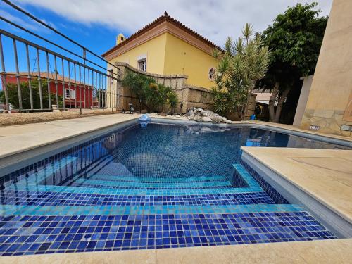 Villa Oasis with private heated pool, air conditioning, wifi, fantastic view
