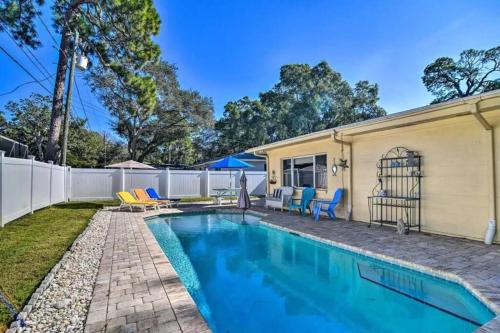 Quiet Home-Heated Pool-King Bed- 3 mi to Madeira Beach in Seminole, USA