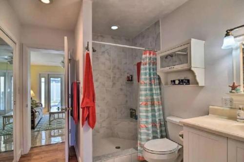 Quiet Home-Heated Pool-King Bed- 3 mi to Madeira Beach in Seminole, USA