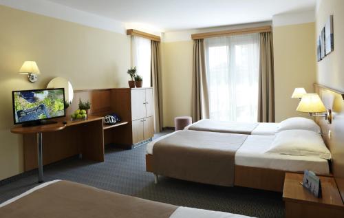 Special Offer - Family Room (2 Adults + 1 Child) with Balcony and New Year's Gala Dinner Package