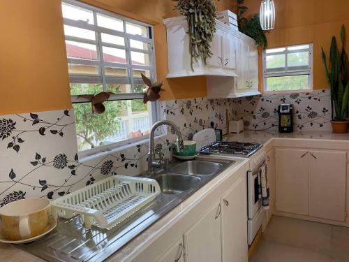 ห้องครัว, Story Villa 2 Bedrooms with Mountain & Ocean View in เบลเวเดียร์