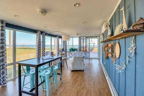 Beachy Maryland A-Frame: Steps to Chesapeake Bay! in Ridge (MD)