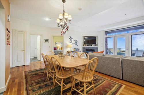 Gorgeous views, tastefully decorated Ski on ski off 3 bedroom condo, with sports center access Lodges 303 in Killington, USA