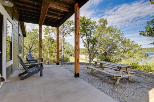 Modern Graford Cabin: Walk to Possum Kingdom Lake! in Graham (TX)