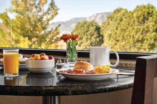 Ételek és italok, Radisson Hotel Colorado Springs Airport near Colorado Springs repülőtér