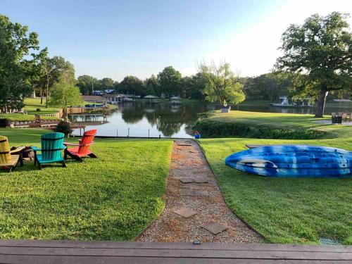 Scenic Cove, a lakehouse rental on Cedar Creek Lake in Trinidad, USA