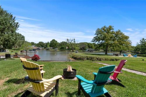 Scenic Cove, a lakehouse rental on Cedar Creek Lake in Trinidad, USA