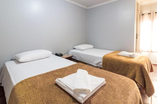 2 twin beds