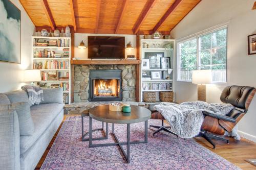Le-Petit Chalet with Fire Pit about 15 Mi to Asheville in Black Mountain, USA