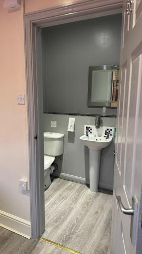 The Railway Sleeper Lodge - image 6