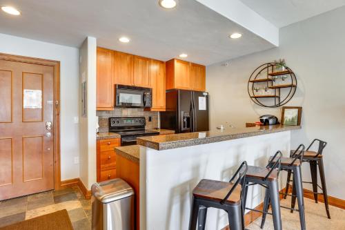 Condo with King Bed 3 Mi to Breckenridge Gondola! in Breckenridge, USA