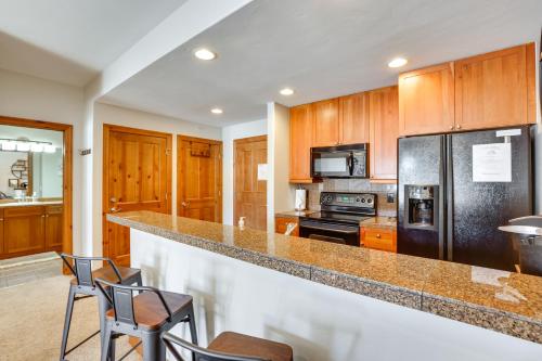Condo with King Bed 3 Mi to Breckenridge Gondola! in Breckenridge, USA