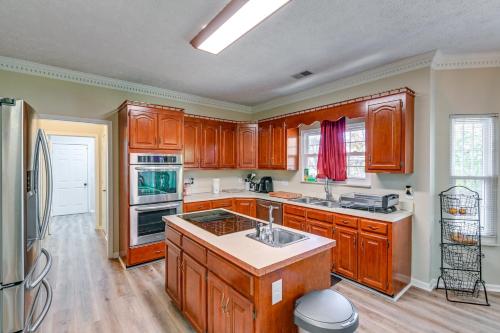 Spacious Antioch Home 15 Mi to Downtown Nashville in Antioch, USA