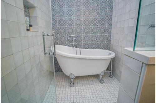 Exquisite Studio Guesthouse Near Downtowns Core in San Antonio, USA