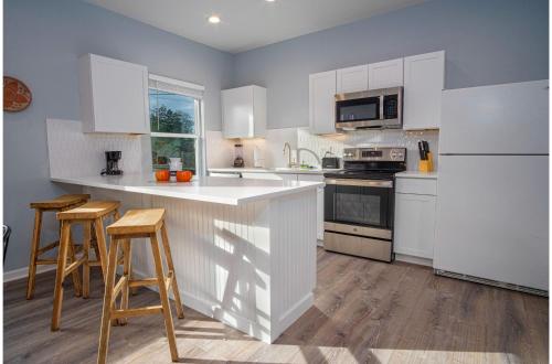 Downtown Dream Home Spacious 4BR2BA Sleeps 12 in San Antonio, USA