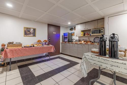 Food and beverages, Hotel Auberge Manoir Ville Marie in Mercier-Hochelaga-Maisonneuve