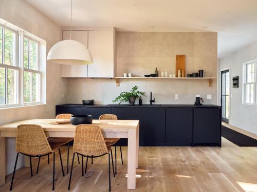 廚房, 9 Academy in 雷克維爾