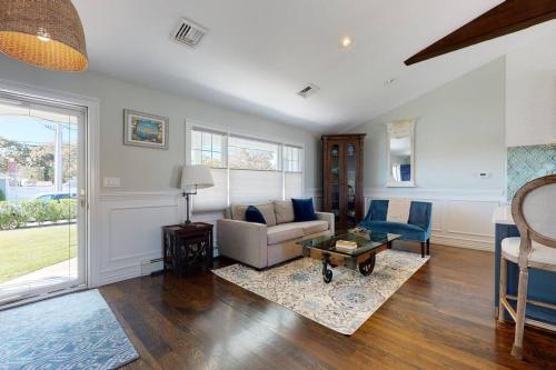 Hamptons Waterfront House Steps To Private Beach in East Quogue, USA