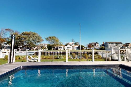 Hamptons Waterfront House Steps To Private Beach in East Quogue, USA