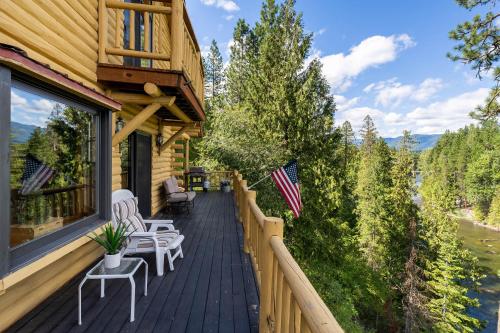 Log Cabin with Hot Tub on Wenatchee River - image 7