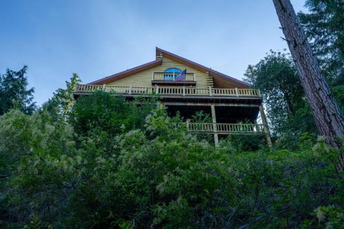 Log Cabin with Hot Tub on Wenatchee River - image 14