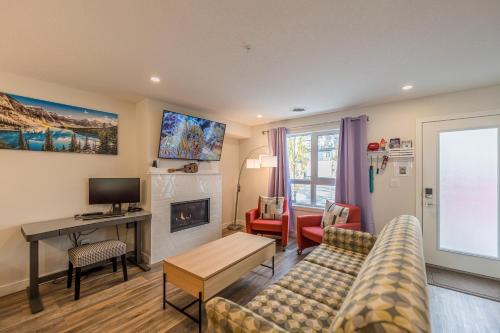 Skyline Getaway - Mountain Views - Pool - Hot Tub, Canmore (foto 5)