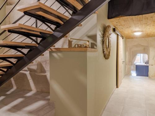 Gîte Les Ulmes, 3 pièces, 4 personnes - FR-1-622-69 (Gite troglodyte unique avec jacuzzi, billard et jardin, pres de Doue La Fontaine et Saumur - FR-1-62) in Meigne