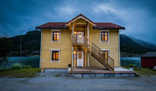 ทางเข้า, Nesset Fjordcamping in โอลเดน