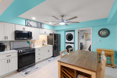 The Turquoise Cottage in Belleview, USA