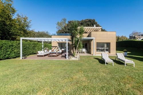 helloasturias, Casa en Llanes con piscina, jardín, cerca de la playa. gîte à louer La Arquera