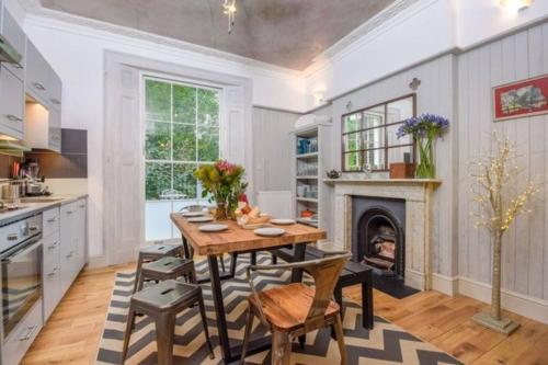 The Camden Chic Townhouse - accommodates 14 guests, Londyn