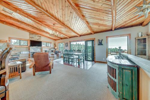 Cloudcroft Cabin with View about 4 Mi to Ski Cloudcroft!