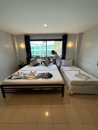 room detail thumbnail 1